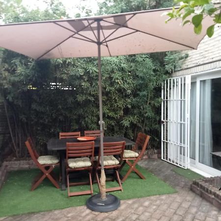 Dormir Entre Limones, Casa De Invitados En Vivienda Familiar Dos Hermanas Esterno foto