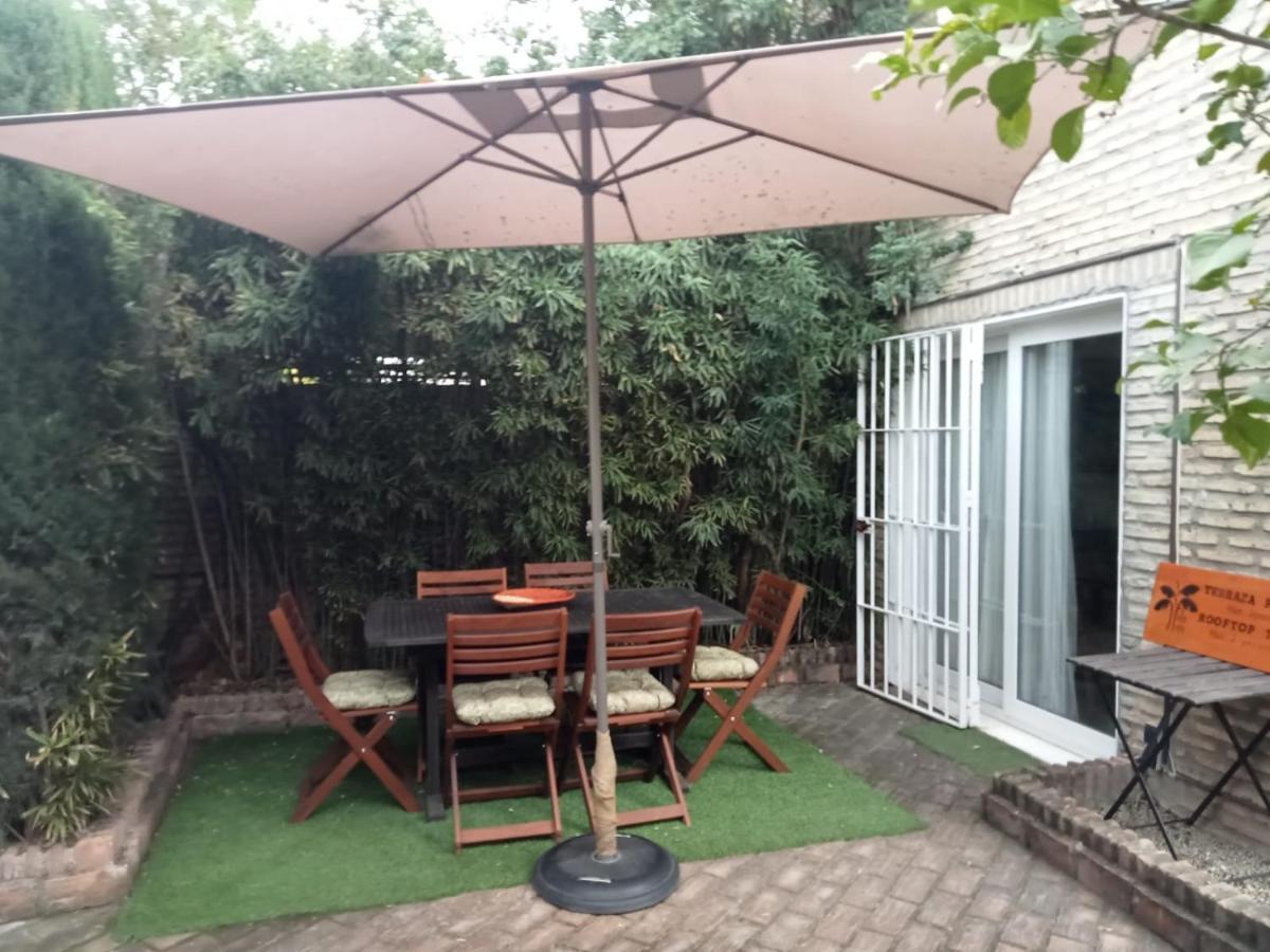 Dormir Entre Limones, Casa De Invitados En Vivienda Familiar Dos Hermanas Esterno foto